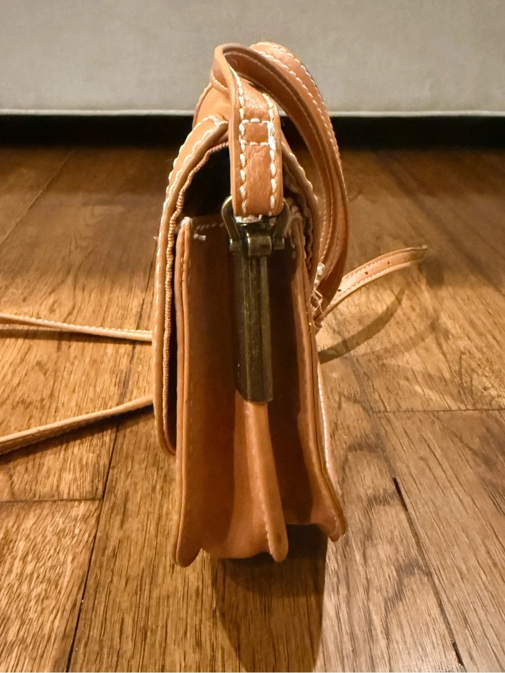 Universal Thread Tan Crossbody Saddle Bag with Contrast Stitching